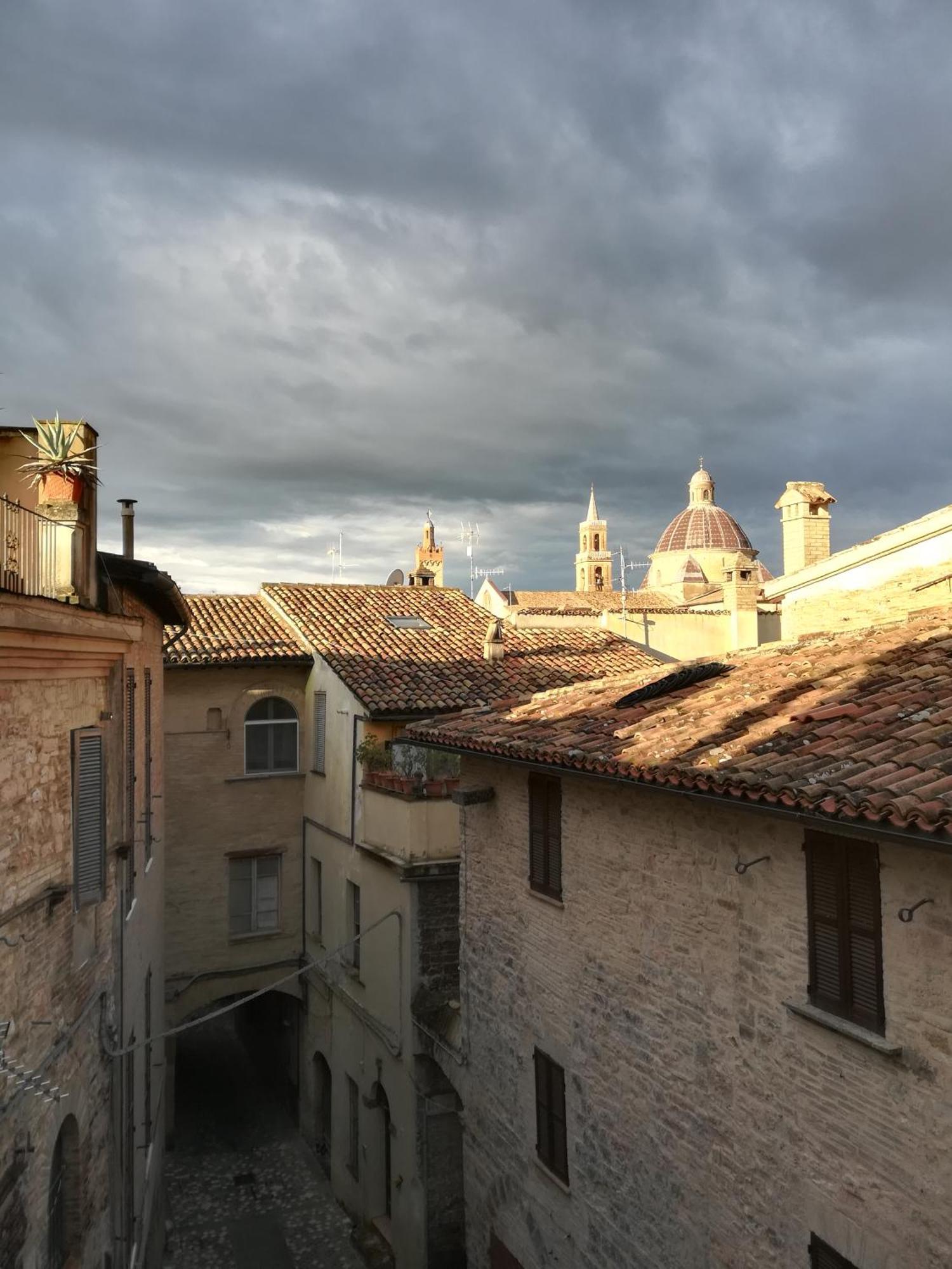 Antico Gioiello Umbro , Appartamento Con Terrazza Foligno Exterior foto